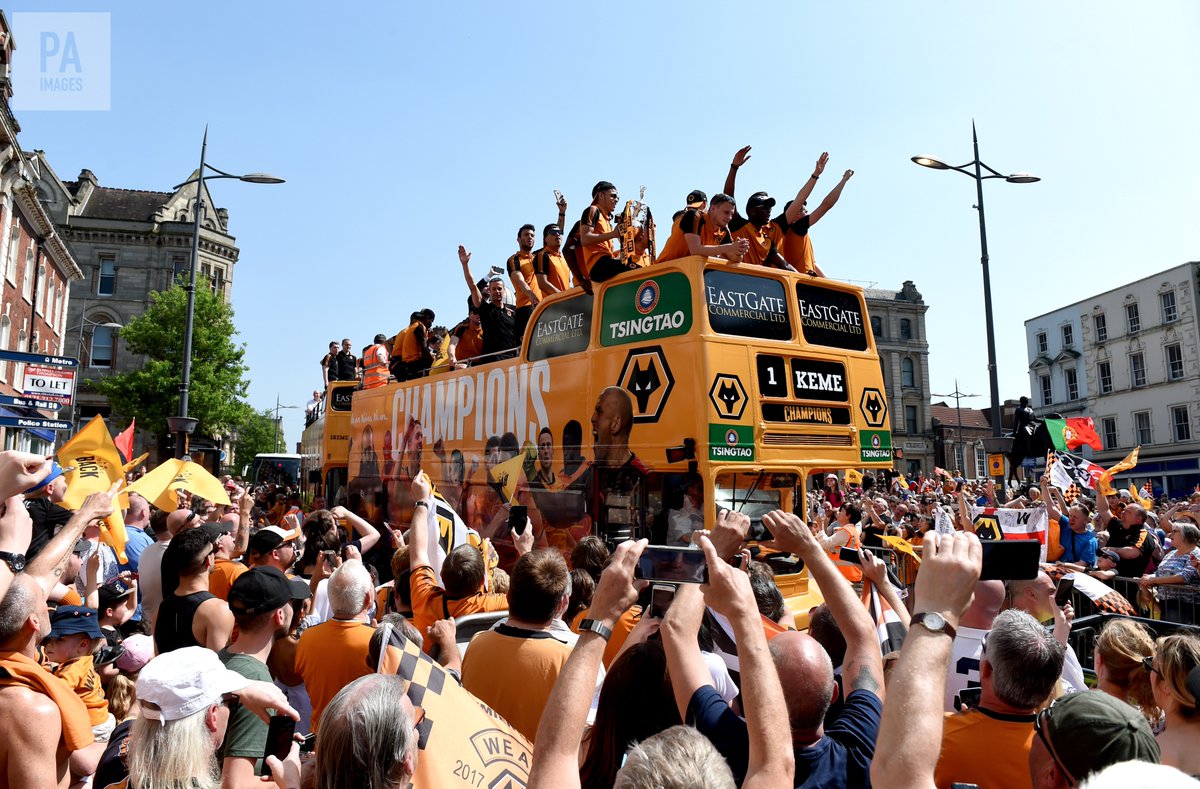 Alamy_Editorial's tweet photo. Wolverhampton Wanderers celebrate during the winner's parade through Wolverhampton.

📸: @jjgiddens / Martin Rickett - see more at https://t.co/4OejjSjF0M

#wolves #wwfc #WolvesCelebrations https://t.co/QJmJuJNYKe