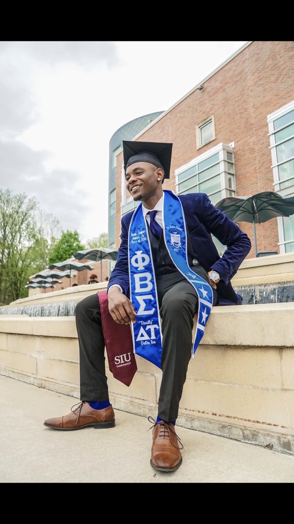 TStreets741ST's tweet photo. MY MOMMA SHOWED ME THE WAY I JUST HAD TO WALK MY OWN PATH 🔵⚪️💪🏾#FirstGenerationGrad #GradSzn #SIGMATWITTER https://t.co/ypvxjGcmQj
