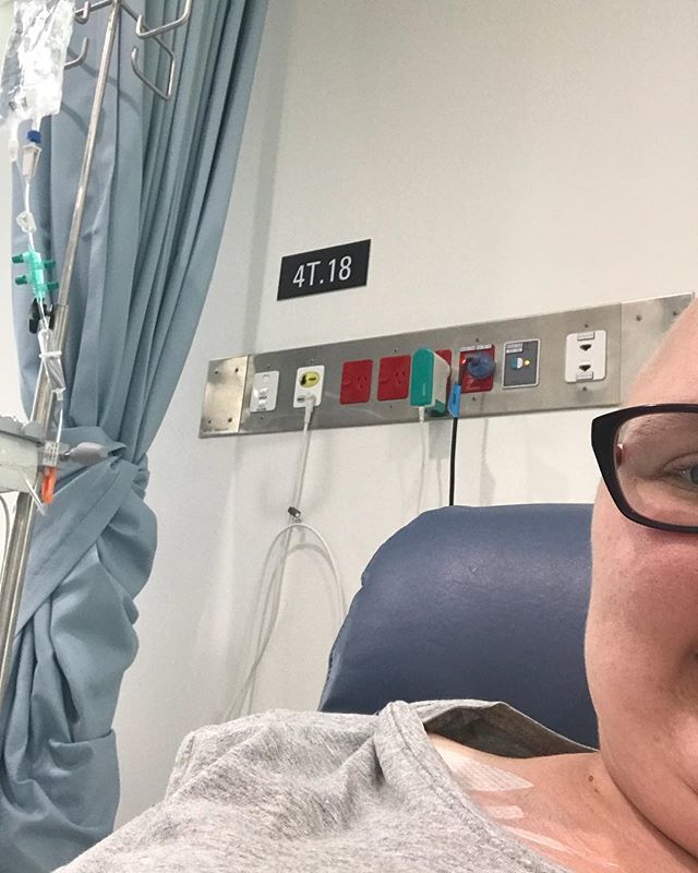 hollymareemua's tweet photo. I had my blood test they accessed my port they hooked my up to fluids thennnn my blood test results came back ☹️my liver function is to high so no chemo this time and I have to have an ultrasound of my liver ☹️ cancer why you do this to me!!!! #fucan… https://t.co/xglZUDvmAd https://t.co/3SYhUKdJJs