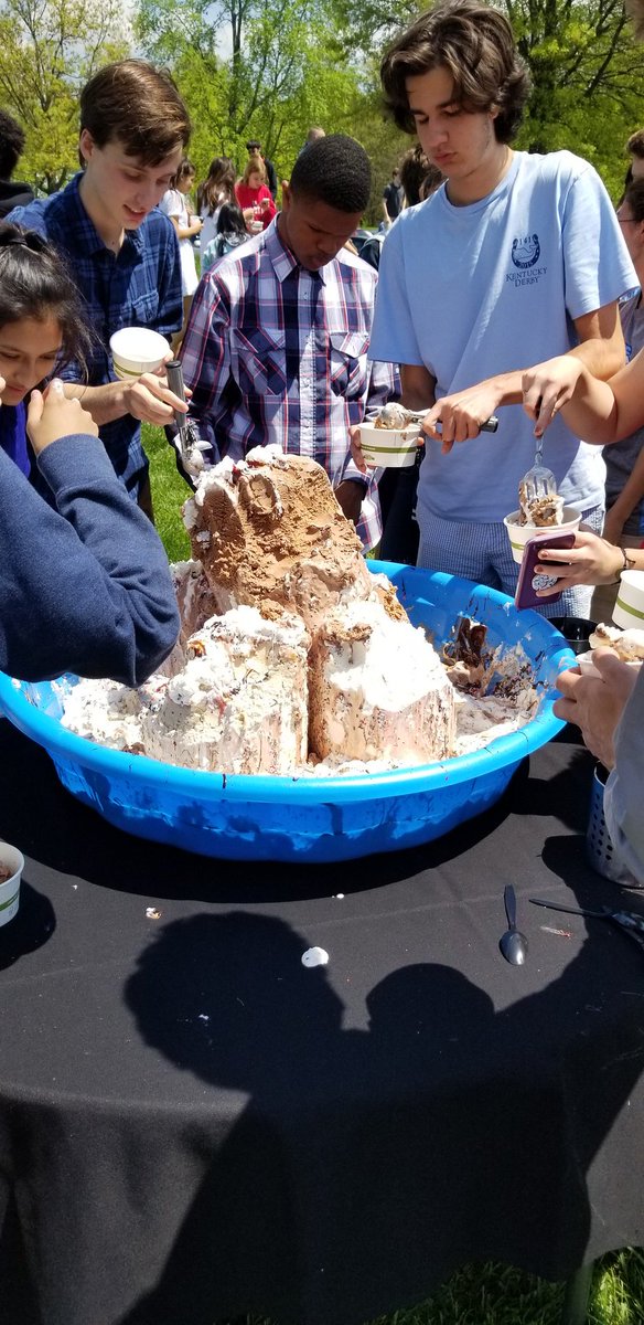 SAGE_CCDS's tweet photo. Sage@ccds #icecreamsundae #sagedining #ccds https://t.co/r6kTZGcrBg