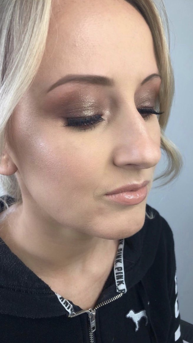 Buffmakeup's tweet photo. A beautiful Makeup look by JOYCE PORTO 
Product List 
Sheer glo -Movie star 
HD -C25 
Blusher -The Big O 
Highlighter -Ivory tower palette 
Eyeshadow - Whisper,Hefner 
Lip pencil -Sand 
Lipstick - Shrimp 
#buffmakeup #buffhession #makeup #beauty #dewy https://t.co/J00To0vIm4