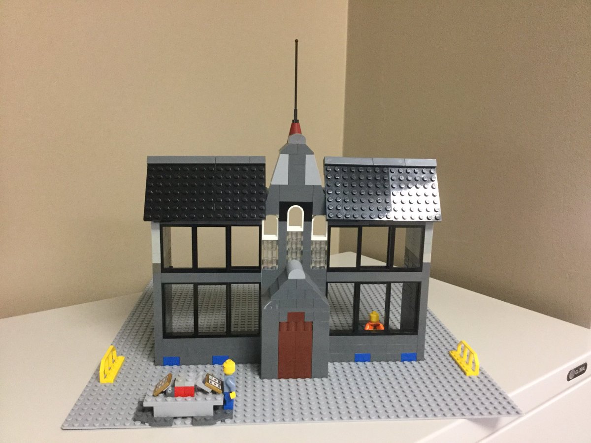 SYD_books_LDSB's tweet image. @SydenhamPS_LDSB made out of @LEGO_Group #stablestructures #Grade3project #incrediblework @MsLamarche_LDSB 🏫