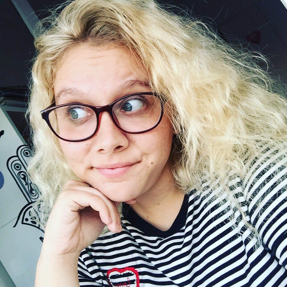 wildxestdreamss's tweet image. Catch me trying to take all of the newspaper confetti home from the REP Tour Miami! I’ll be in Section A4, Row 8, Seat 9! @taylorswift13 @taylornation13 @latinsonreptour #reputationSadiumTour #LatinSwiftiesOnRepTour