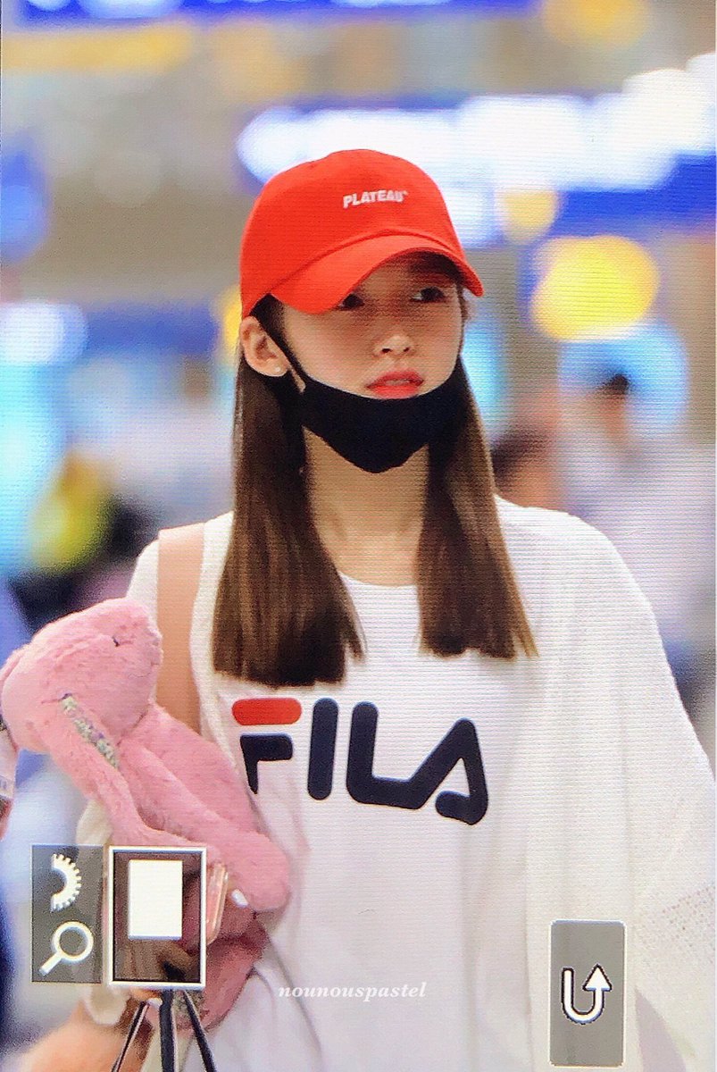 jaytee_oppa's tweet photo. 5.5.18 is the most special day ever in my life bc my fav #OhMyGirl had their 1st fan meet in Singapore on my bday! Icb they r alr back in Korea ㅠㅠ Special thanks to #Seunghee for helping me pass my gift to #Arin! Now the rabbit I gave her in Feb won’t feel lonely anymore 🤣 https://t.co/LUbiLKaajf