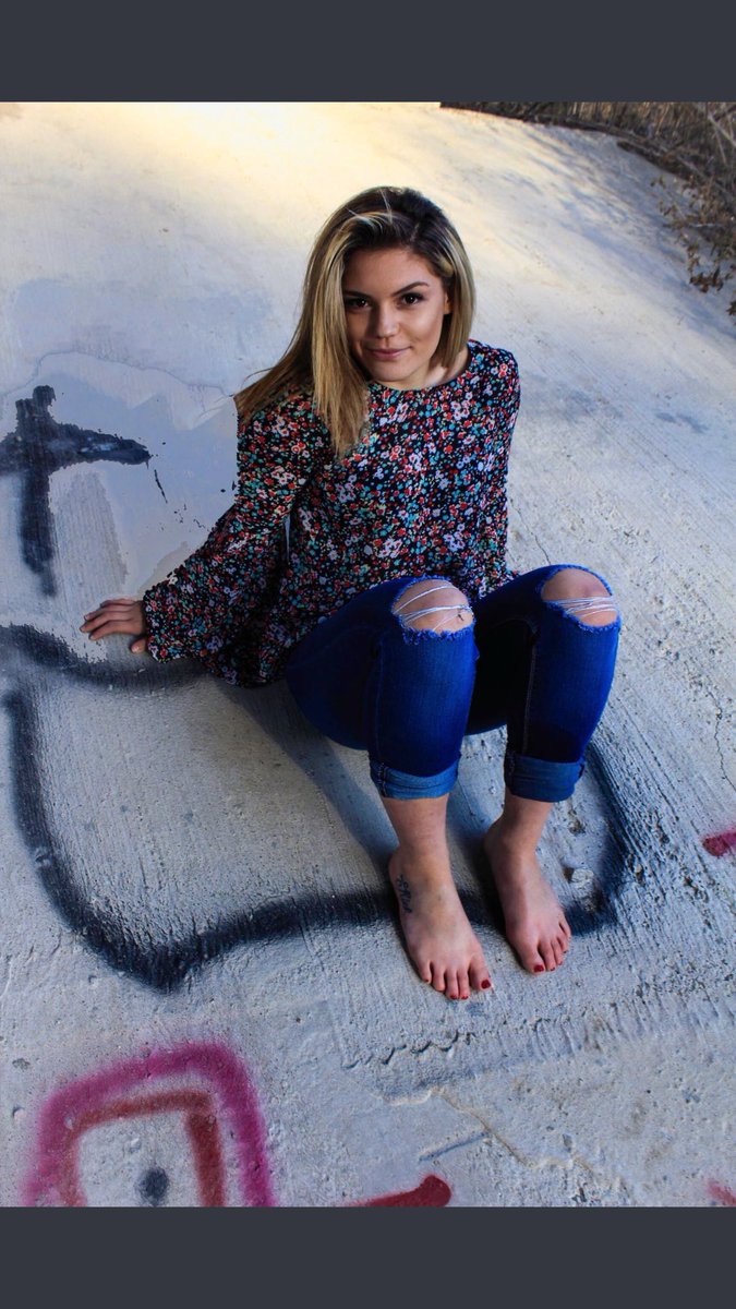 ImAlex00's tweet photo. 24 days left 👩‍🎓🎓
Thank you @thatdarnart for the amazing pictures! https://t.co/uY44INerHp