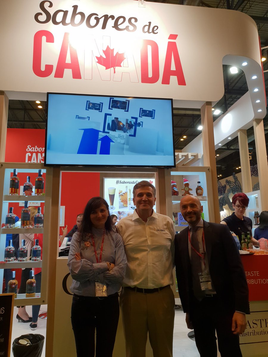 CanadaSpain1's tweet photo. Y para coronar el primer día en #SG18 la visita de uno de los mejores "embajadores" de Canadá en España y de España en Canadá. Orgullosos de que @Cascajares10 @cascajares_es esté en Canadá @invest_canada @EmbCanEspana @SaboresdeCanada @ICEXOttawa #SalóndeGourmets #SaboresdeCanadá https://t.co/KSh3dGYngx