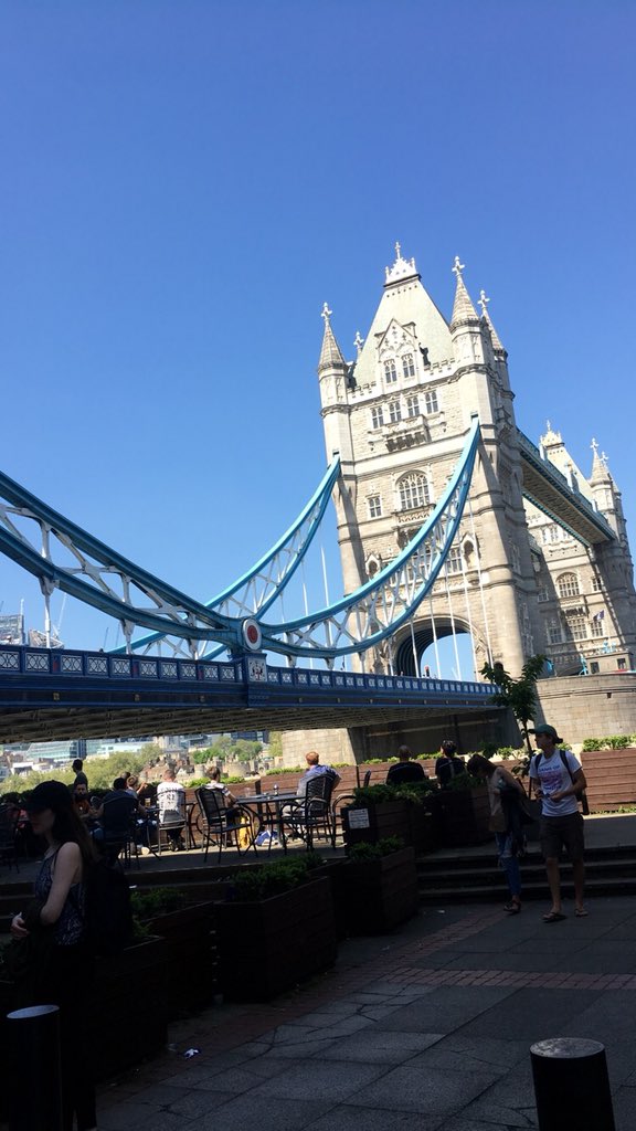 amelie_stauri's tweet photo. Bien arrivée à Londres avec @safiahandi https://t.co/zhXULK3Obd