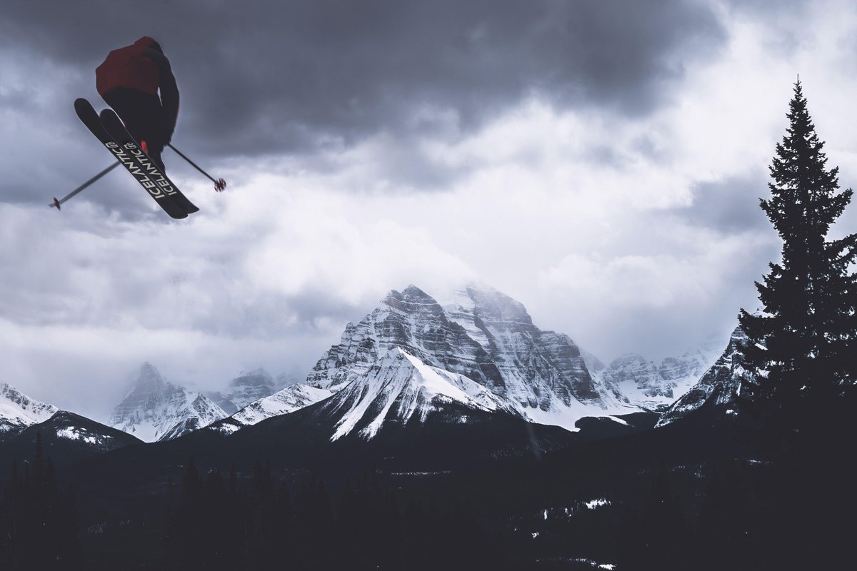 .<a href="/JulianCarr/">JulianCarr</a> sending it off the Canadian Rockies! Check out his new podcast on “The Adventurepreneur Playbook.” Listen: apple.co/2rrPvcJ