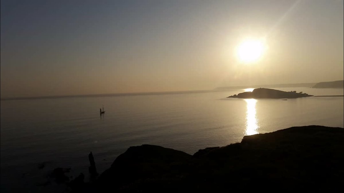 The sun sets after a busy weekend at Bantham.  Great to see all the happy customers 😃