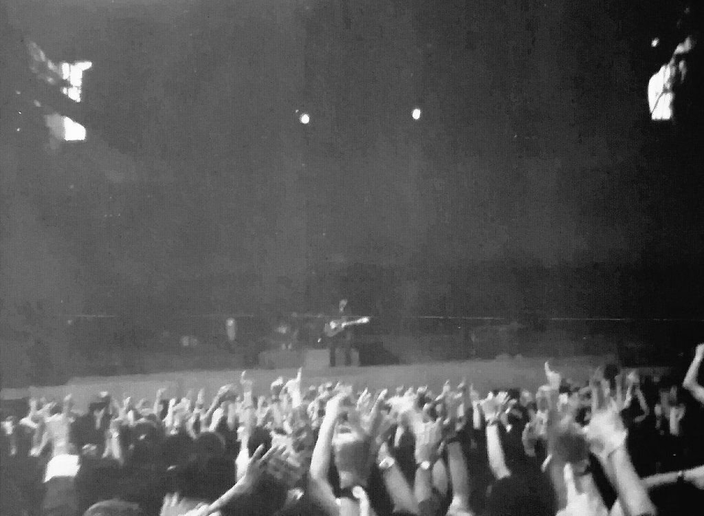 fmartin33's tweet photo. Recordando un 7 de Mayo, de hace 25 años. @springsteen en el estadio de El Molinon en #Gijon  @elcomerciodigit @PointBlankSpain #Springsteen #worldtour https://t.co/JUn42lIWtp