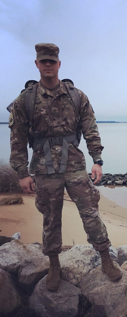 My Oldest! Had a phenomenal job with a phenomenal company that offered him the moon once they heard his desire to serve but at 24 yo, he made his own decision 
#MilitaryMonday  #AirborneDivision My heart