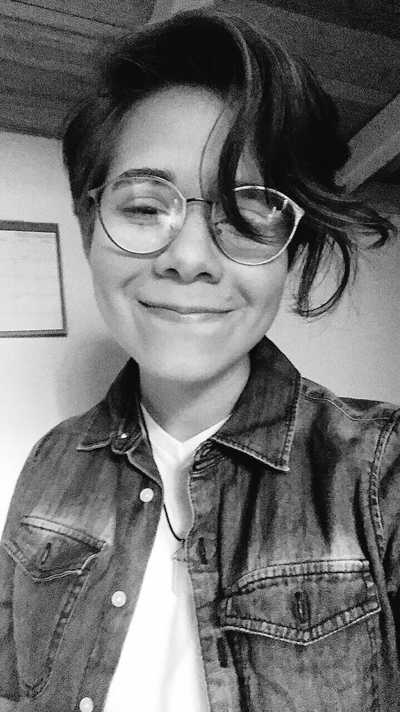 exiledaries's tweet image. HEY HI HOLA! 
I&apos;m Raquel and I&apos;m one of the many Latin Swifties headed to the HOUSTON Reputation Stadium Tour! 🇲🇽🐍
See you there! @taylornation13 
#LatinSwiftiesOnRepTour
#LatinSwiftieOfTheDay