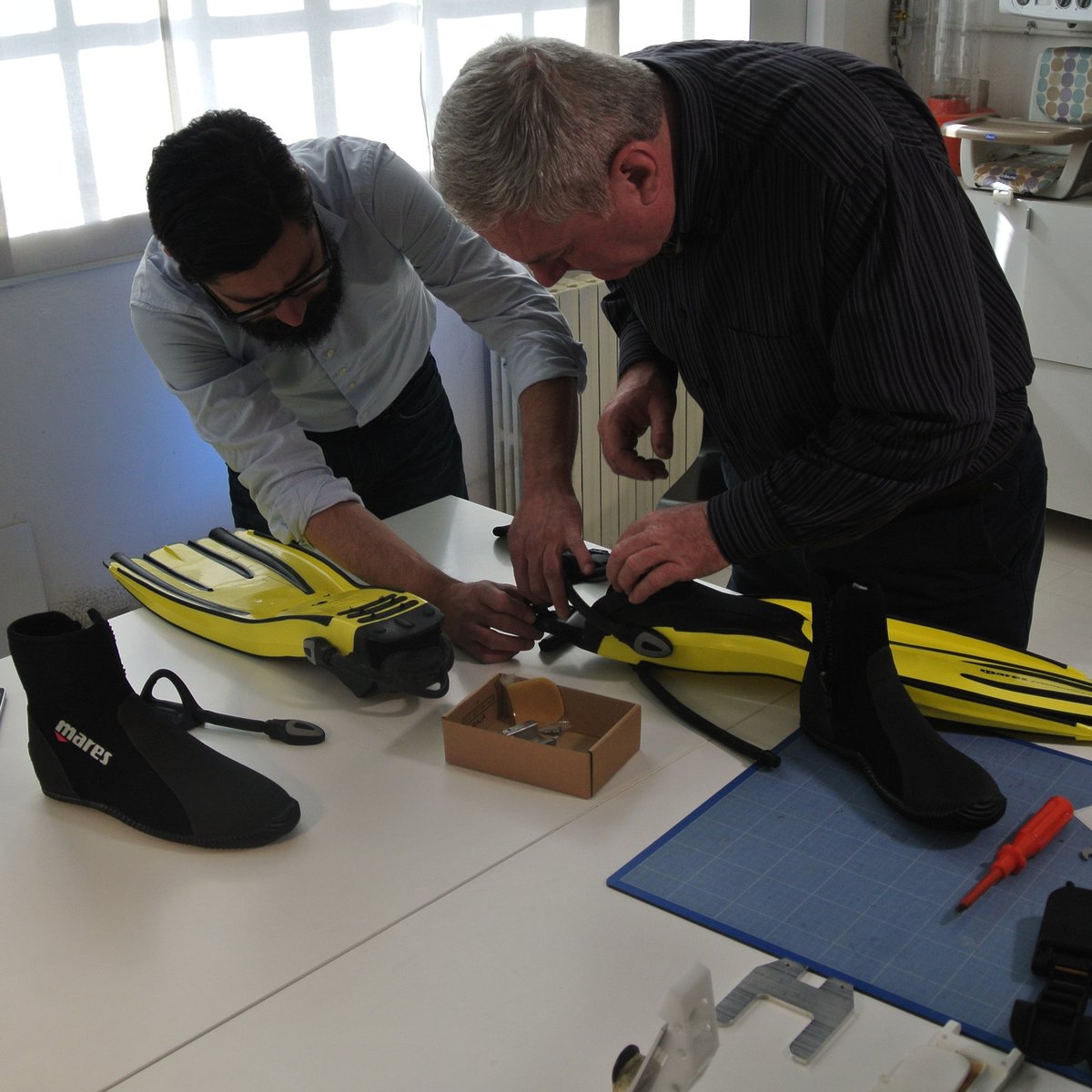 FinclipProject's tweet image. Paolo, inventor and founder of Finclip, discussing with Alberto, co-founder of Finclip and Managing director of Designsumisura
#Finclip #fins #Scuba #scubadiving #Diving #teamwork #Sea #tauchen