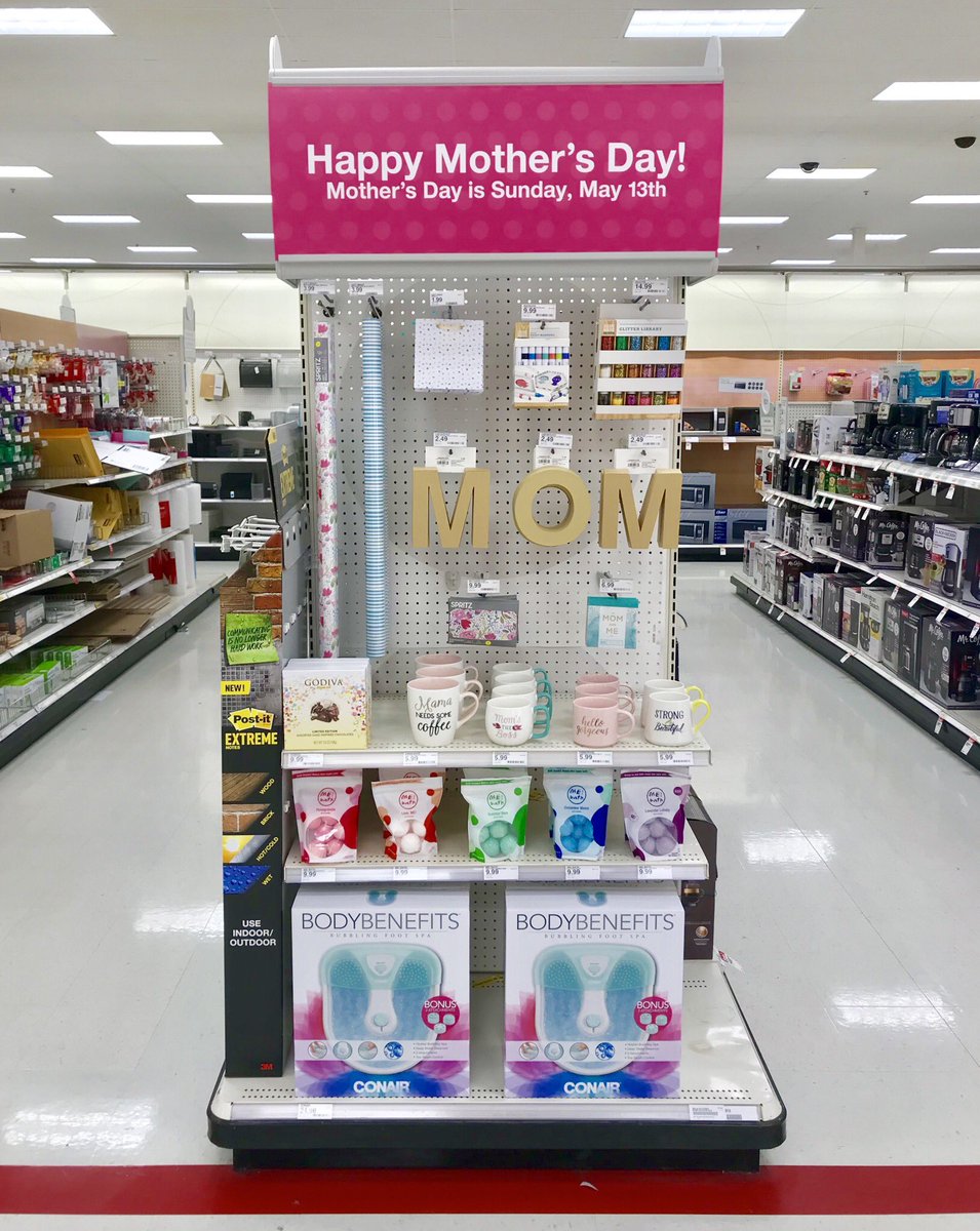 Shout out to #1261 ETL HR Jordan and beauty team member Val,  who teamed up to create this beautiful Mother’s Day end cap!!  #amazing #merchskills #target <a href="/KellySakai1/">Kelly Pergram</a> #mothersdaygift #treatyoself <a href="/targetnatedogg/">Nathaniel Borden</a>