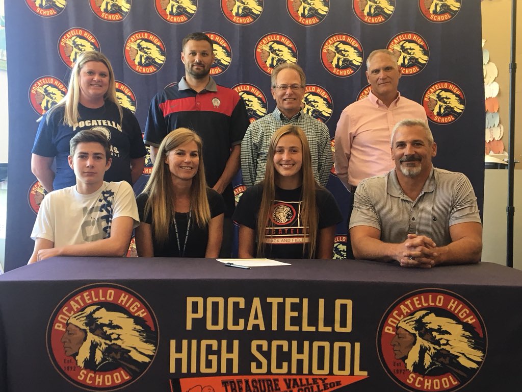 AllyWhitmer's tweet photo. Thankful for this opportunity and my family, coaches, and friends who have gotten me here! Go Chuks!💙🧡 https://t.co/hTAktqUEHn