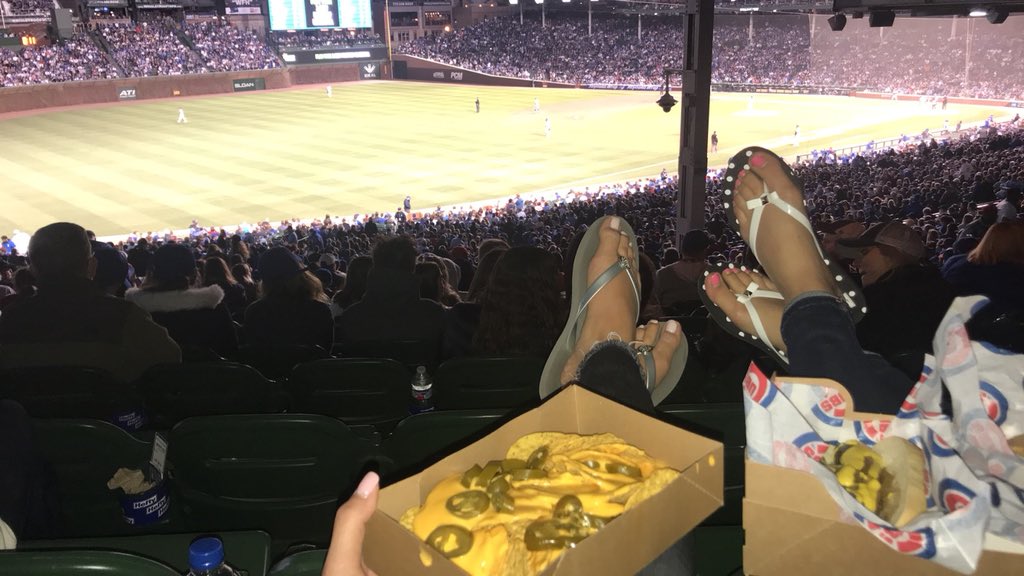 MsSterba's tweet photo. My kinda girls night. #nachos #brats #stillasoxfan https://t.co/jvatWnwvDz