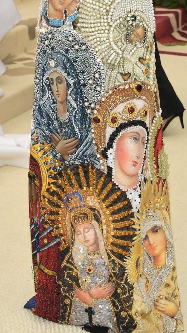tallawahgall's tweet photo. Tonight was all about the details on these outfits. I couldn’t get enough. #MetGala https://t.co/eagx3Q9fkd