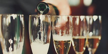 Pamper your mom with a delicious wine country brunch this Mother’s Day at our downtown tasting room! Receive a complimentary glass of our limited production Brut Rosé while enjoying the company of Mom on our side patio. bit.ly/2I19DgH