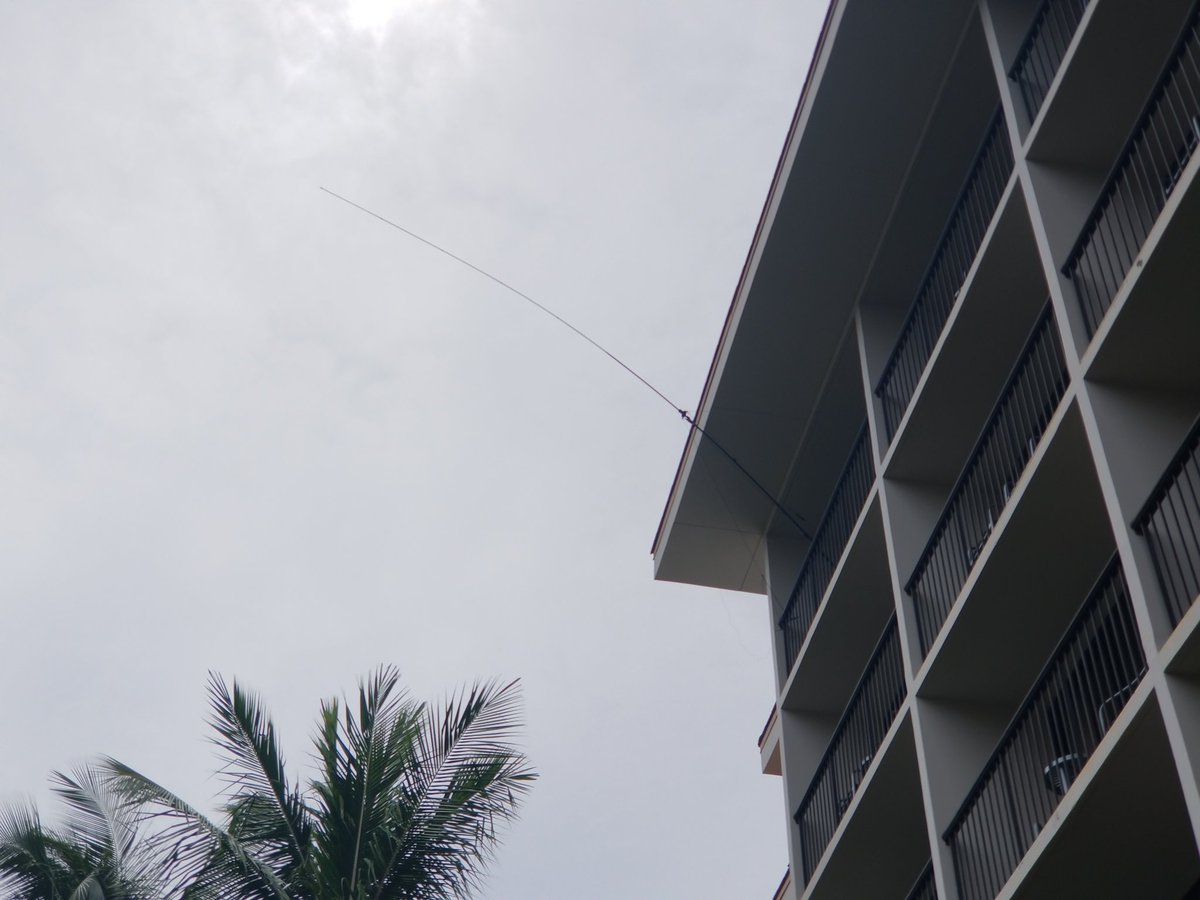 My 20 meter #hamradio antenna I set up at my hotel for #FT8 work this week as KH6/KK6KC