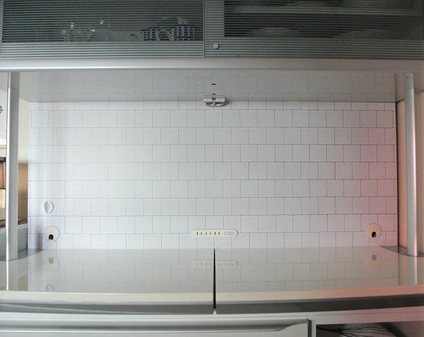 オウチーノ 公式 セリア の ホワイトレンガ柄 リメイクシート 10年愛用した食器棚がいい感じにイメチェン完了 T Co Rp4sl5ejoh