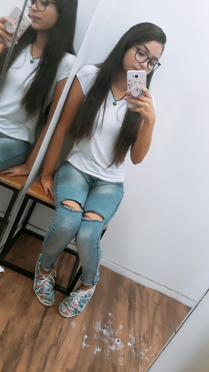 Lola_Hoshi's tweet photo. Esta sou eu. Postei essas fotos porque me senti bem nelas, e lembre-se, vocês são perfeitos do seu jeitinho. Não liguem para opiniões alheias seus doidões :v
#AutoEstimaPraCimaArmy https://t.co/M4GFDsjbR4