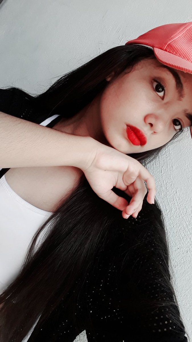 Lola_Hoshi's tweet photo. Esta sou eu. Postei essas fotos porque me senti bem nelas, e lembre-se, vocês são perfeitos do seu jeitinho. Não liguem para opiniões alheias seus doidões :v
#AutoEstimaPraCimaArmy https://t.co/M4GFDsjbR4