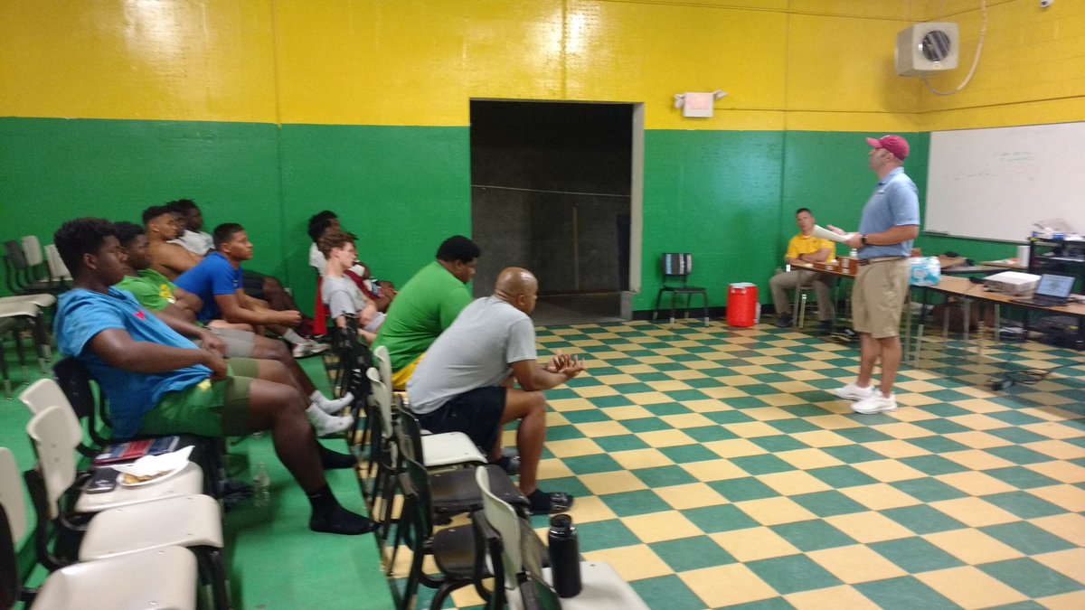 FbRichmond's tweet photo. Thank you to former Raider Kyle Belkoski for pouring into the Leadership Council tonight!  #accountability #couragetoconfront #doingrighttrumpsall #RaidersmentoringRaiders https://t.co/gHFxni9kky