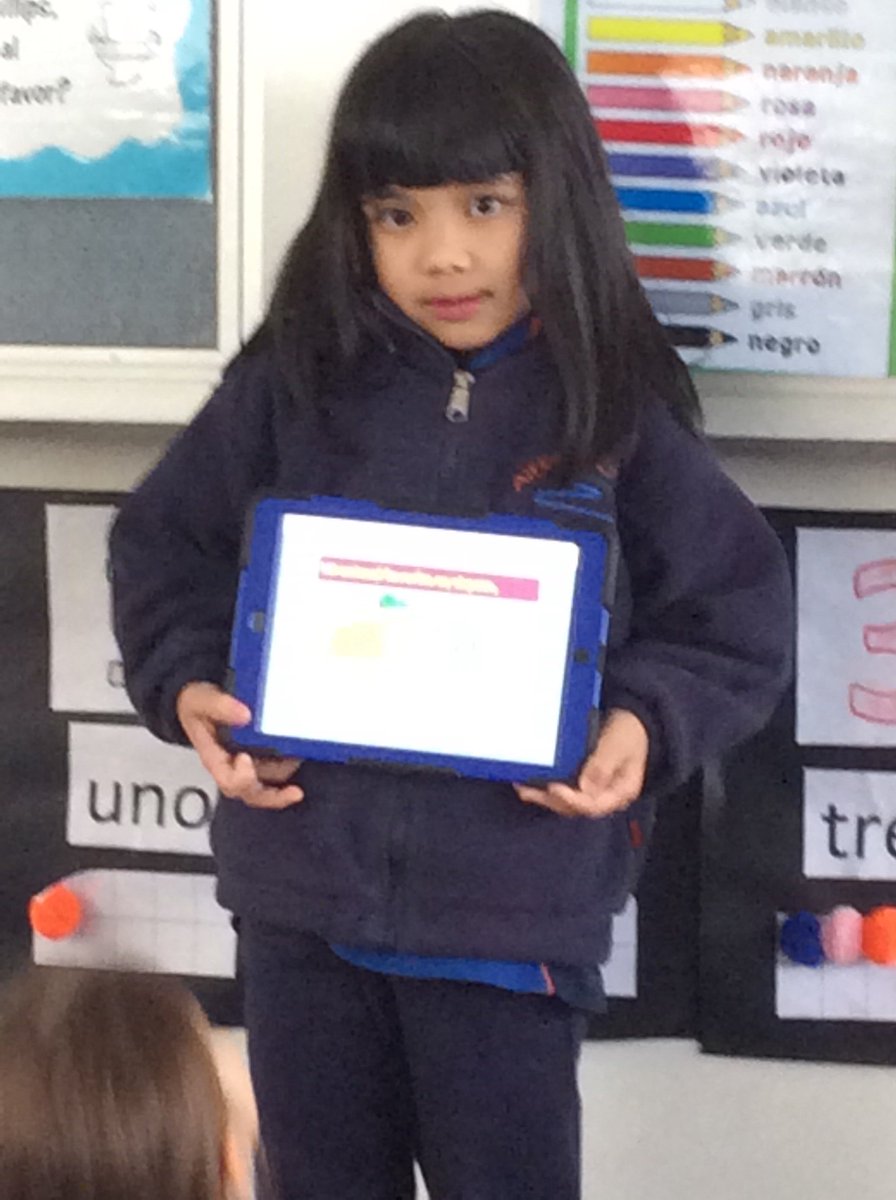 PhillipsSenora's tweet photo. 1A’s Spanish book launch! Learning how to share information about ourselves in Spanish, like “Mi color favorito es azul”. #Spanish @AitkenCreekPS https://t.co/u1IwH9ROsV