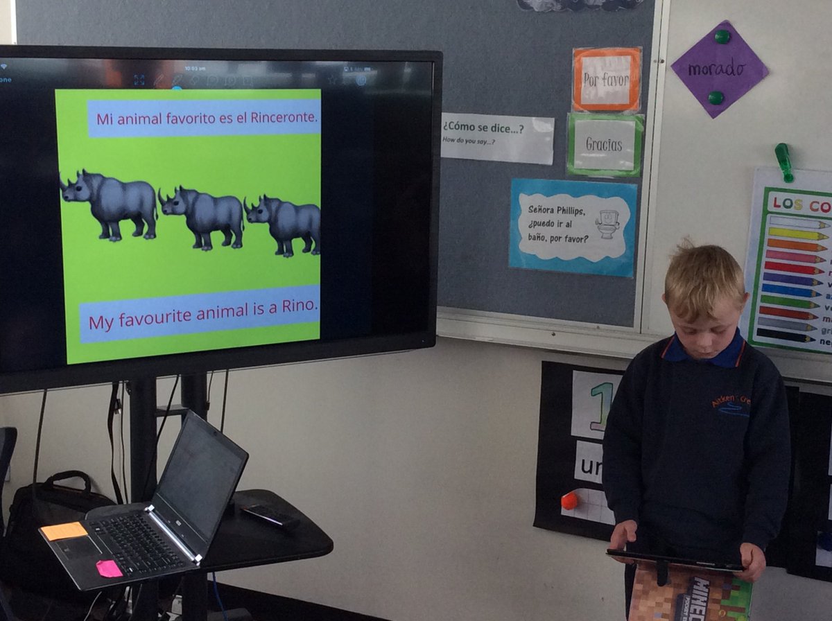 PhillipsSenora's tweet photo. 1A’s Spanish book launch! Learning how to share information about ourselves in Spanish, like “Mi color favorito es azul”. #Spanish @AitkenCreekPS https://t.co/u1IwH9ROsV
