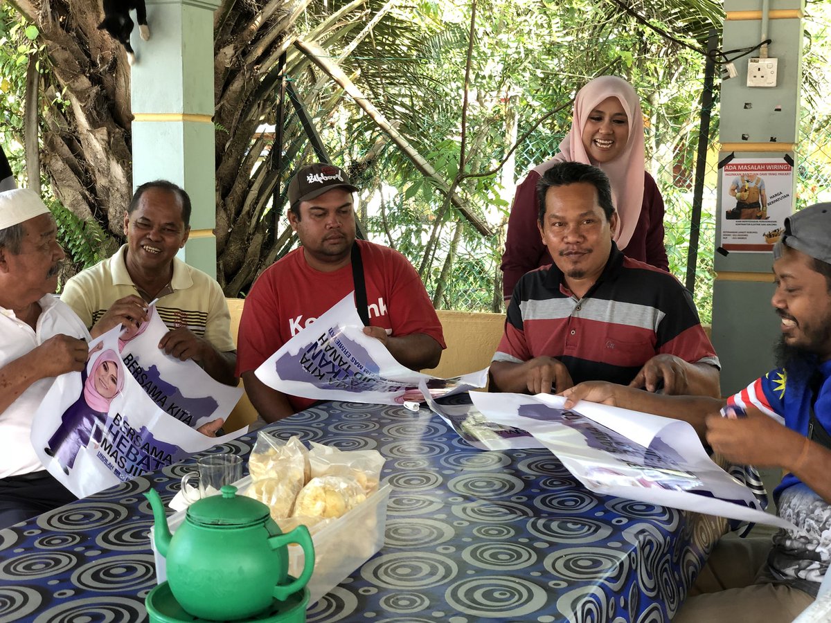 EmyComms tweet media