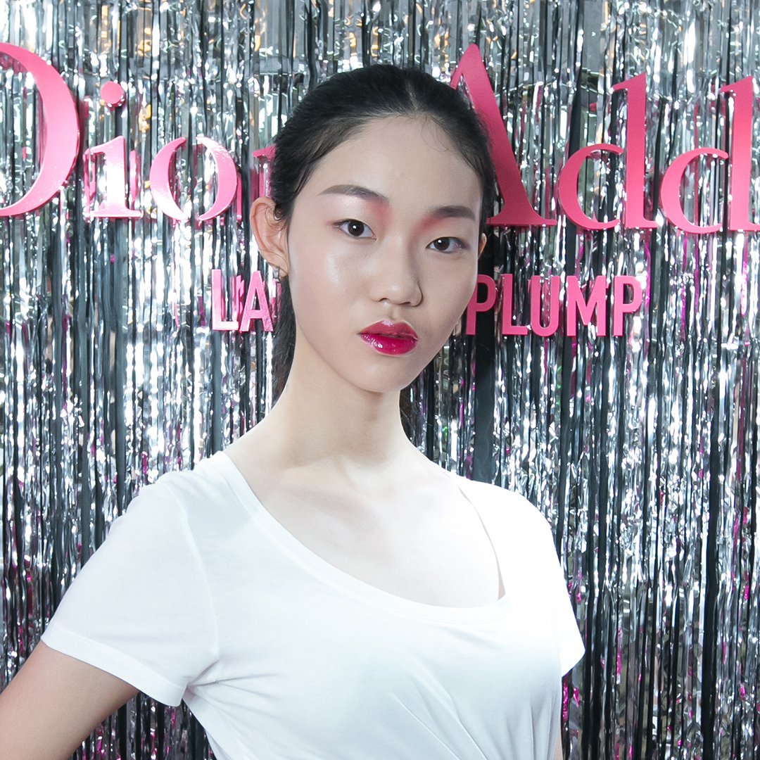 BasicModels's tweet image. Hannah (@hannah__bradshaw), Sophie (@sophieelord), and Yitong (@dorrit_yitong) for Dior Addict makeup presentation.
@dior_han @diormakeup #DiorAddictLacquerPlump