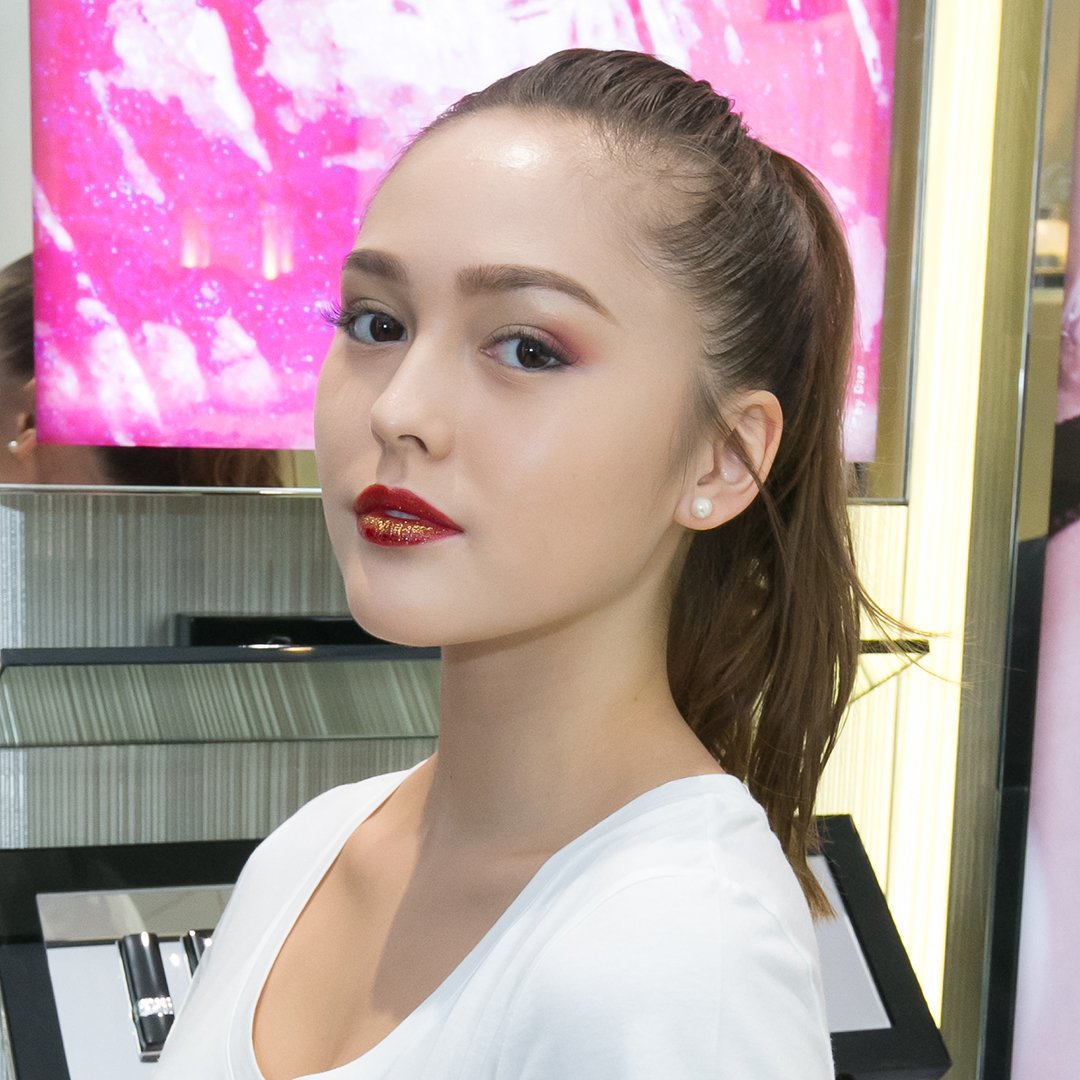 BasicModels's tweet image. Hannah (@hannah__bradshaw), Sophie (@sophieelord), and Yitong (@dorrit_yitong) for Dior Addict makeup presentation.
@dior_han @diormakeup #DiorAddictLacquerPlump