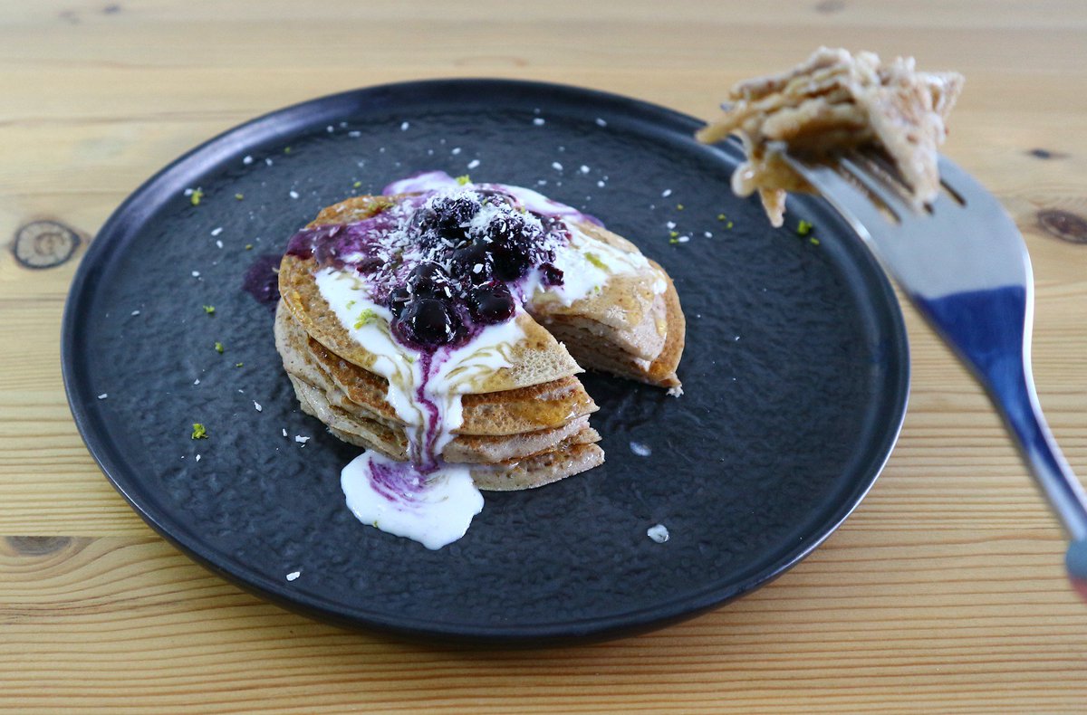 _saladorchips's tweet photo. I finally got round to making the video of one of my go-to weekend breakfast recipes. It's easy, vegan, gluten-free and no refined-sugar, oh, and absolutely delicious.
https://t.co/88yva5cNrW https://t.co/rcObTPuBE7
