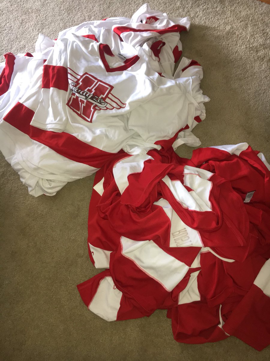 Getting back to this here Tweeter.
First thing’s first; let’s get these sweaters clean for #WalleyeChop this weekend at @Schwansuperrink!
#ferda #beerleague