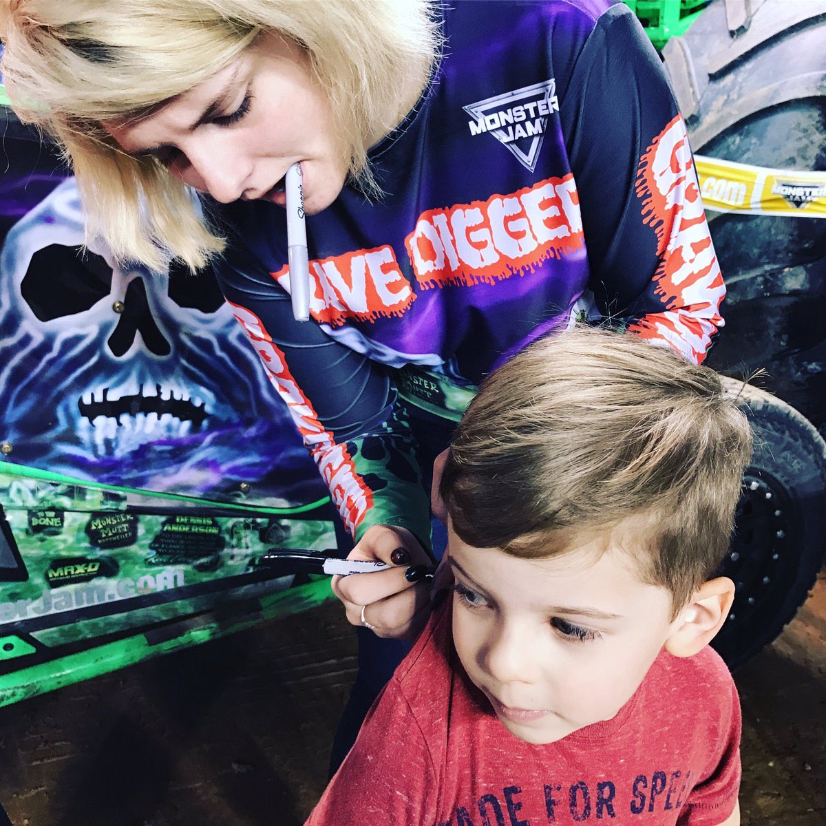 RyanandKrysten's tweet photo. I’ll sign anything for example this shirt https://t.co/ZPC2oE6BzB