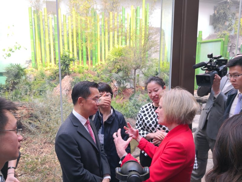 Ambassador Lu attends the opening ceremony of the Panda Passage in Calgary Zoo.