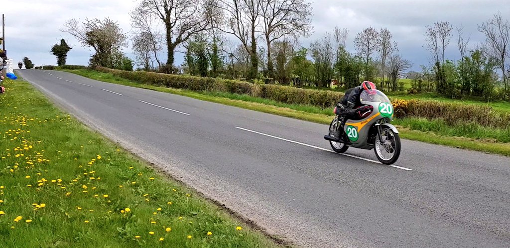 MrPaulhull71's tweet photo. @Tandragee100 @vintagespeed35 #GARYHUTTON #ROADRACING #PUREROADRACING #REALROADRACING https://t.co/PzXogSWDaT