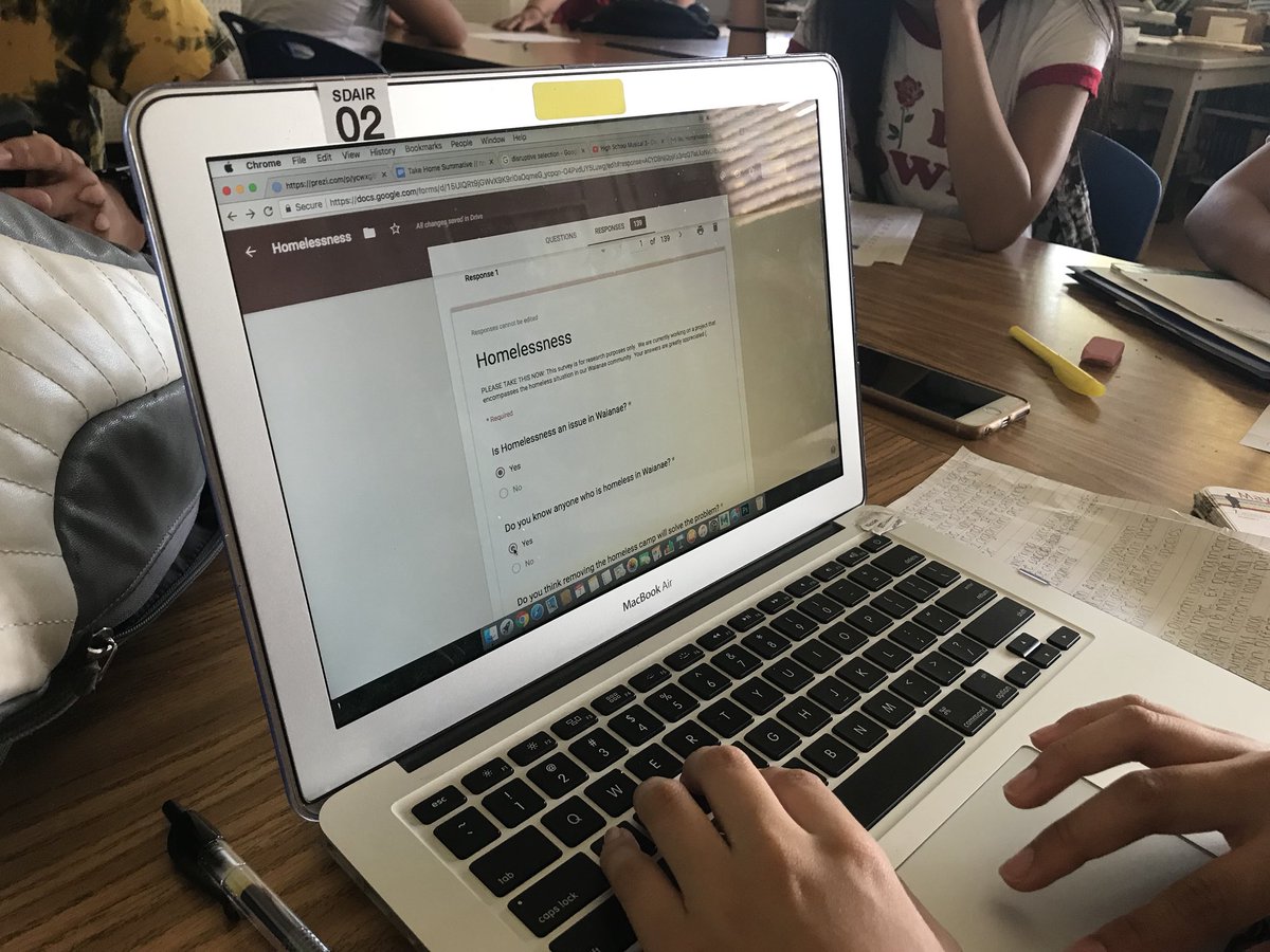 808Bray's tweet photo. SURVEY your surroundings!
Student Nicole M. looks at her survey results for her final project in Mr. Kajihiro’s third period about homelessness, “we got 139 responses!” She said. #snwhs https://t.co/tmbfUWvAKt