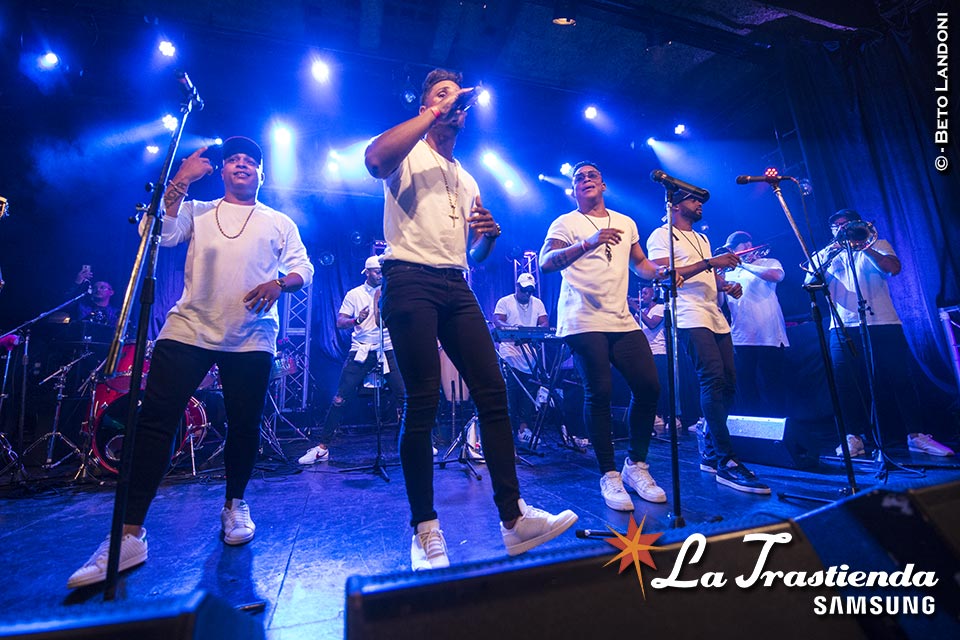 LaTrastiendaBA's tweet photo. Compartimos las fotos de la reciente visita de @maykelblancomb Y Su Salsa Mayor en @LaTrastiendaBA, que a pura salsa rumbera, le pusieron condimento cubano a una noche memorable en San Telmo
 Ph @BetoLandoniFoto 📷 https://t.co/hZQvmYzADF https://t.co/hkQZbMgqJY