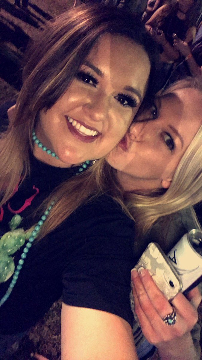 alyssanials's tweet photo. good times and crazy friends make the best memories🤘🏼 #calffry2018 https://t.co/yBU6IylzWx