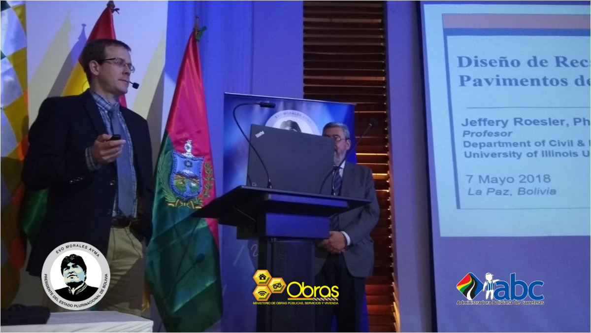 El profesor de la Universidad de Illinois Dr. Jeffery Roesler destacó la aplicación de la macrofibra en el hormigonado de la nueva plataforma que se coloca en la autopista de La Paz – El Alto
goo.gl/SB5kZ8