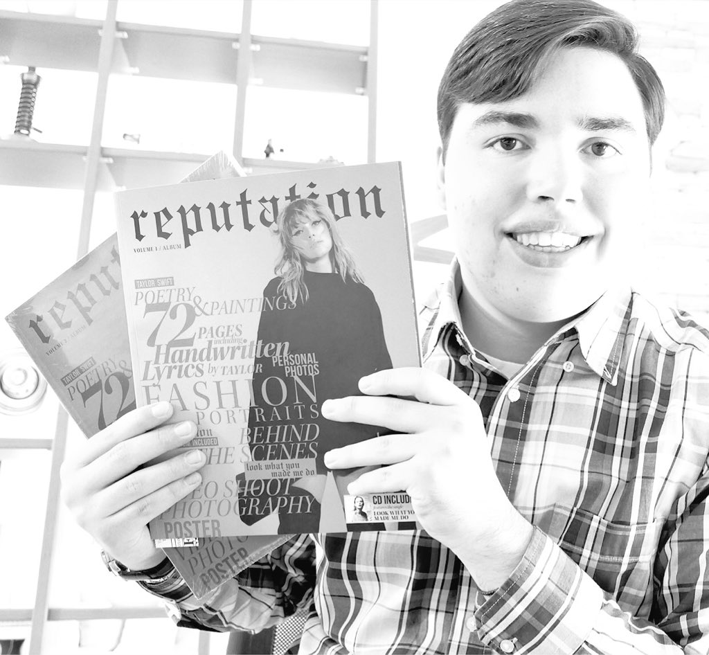 alfonso_peinado's tweet image. Hey! I’m Alfonso and I’m one of the Latin Swifties traveling to the Reputation Stadium Tour London 🇻🇪🇬🇧✨ I CAN’T WAIT TO EXPERIENCE EVERYTHING! @taylorswift13 @taylornation13 #LatinSwiftiesOnRepTour #LatinSwiftieOfTheDay