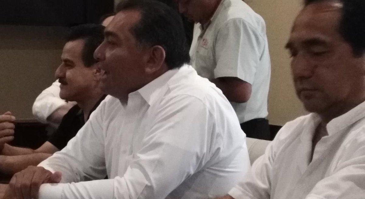 Hoy por la mañana participé en el Desayuno de la Asociación Nacional de Locutores con <a href="/ViCaballeroD/">Víctor Caballero Durán</a>. Agradezco la invitación de <a href="/jlpreciadob/">José Luis Preciado</a>.