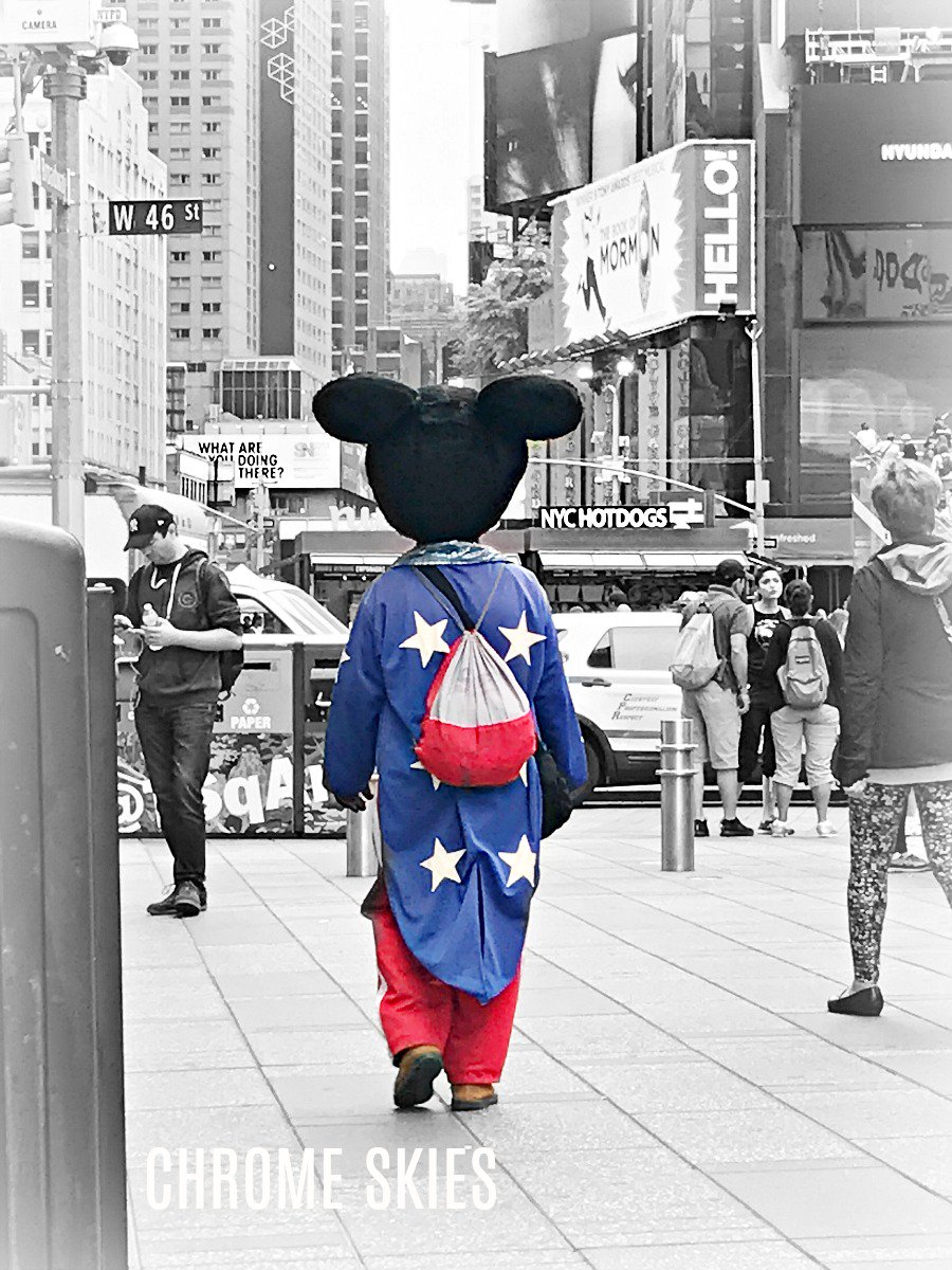 '#MickeyMouse popped out of my mind onto a drawing pad on a train ride from #Manhattan to #Hollywood at a time when business fortunes of my brother Roy & myself were at lowest ebb & disaster seemed right around the corner.'

(—#WaltDisney) ⭐️ #quotes #colorpop #nyc #timessquare