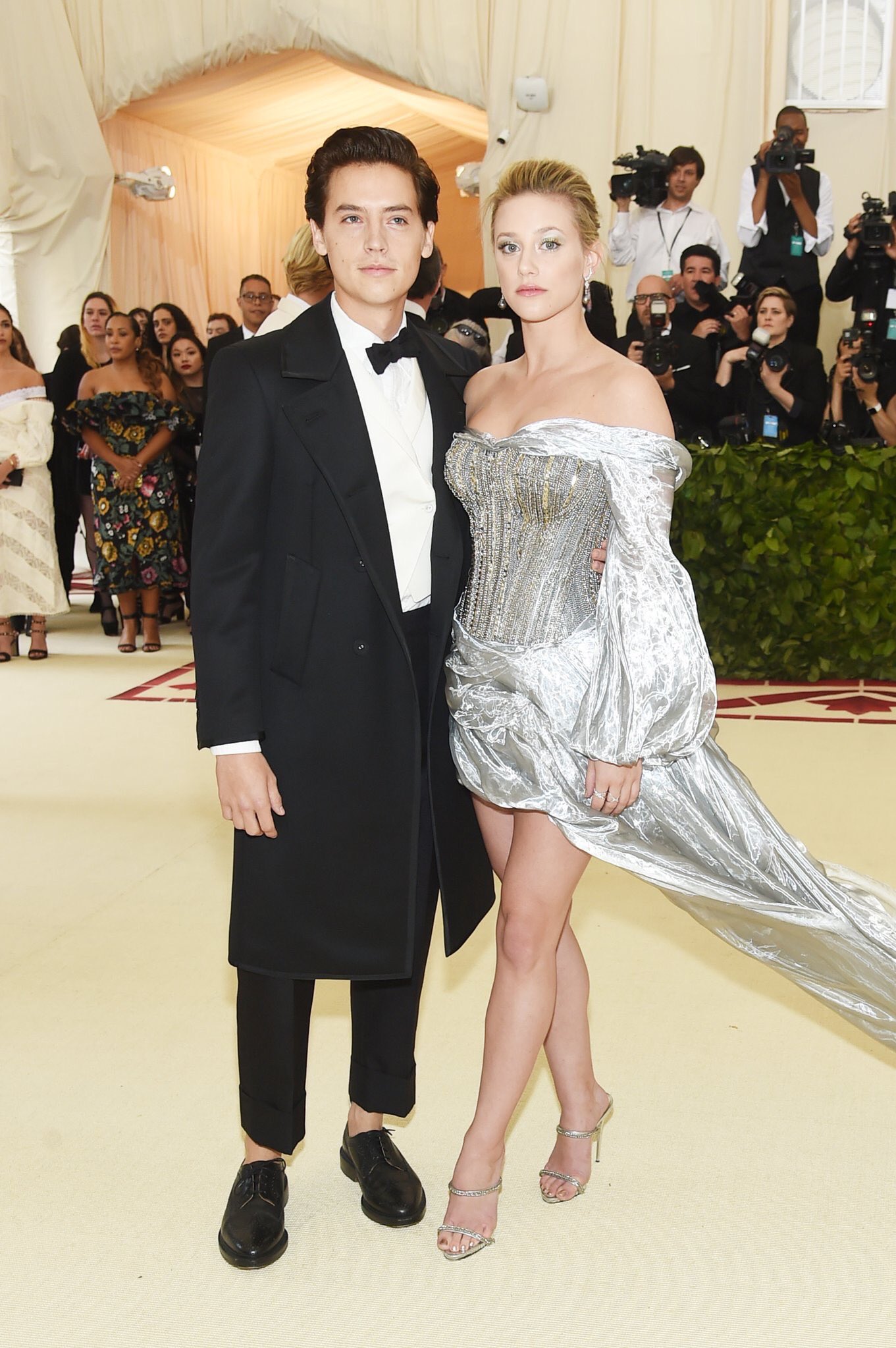 Lili Reinhart x Cole Sprouse #MetGala ...