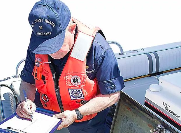 SiriusSignal's tweet photo. 9 things you need to know about a vessel safety check: https://t.co/zC4GO4dn8D #recreationalboating #vesselsafetycheck https://t.co/56KKoAbRDB