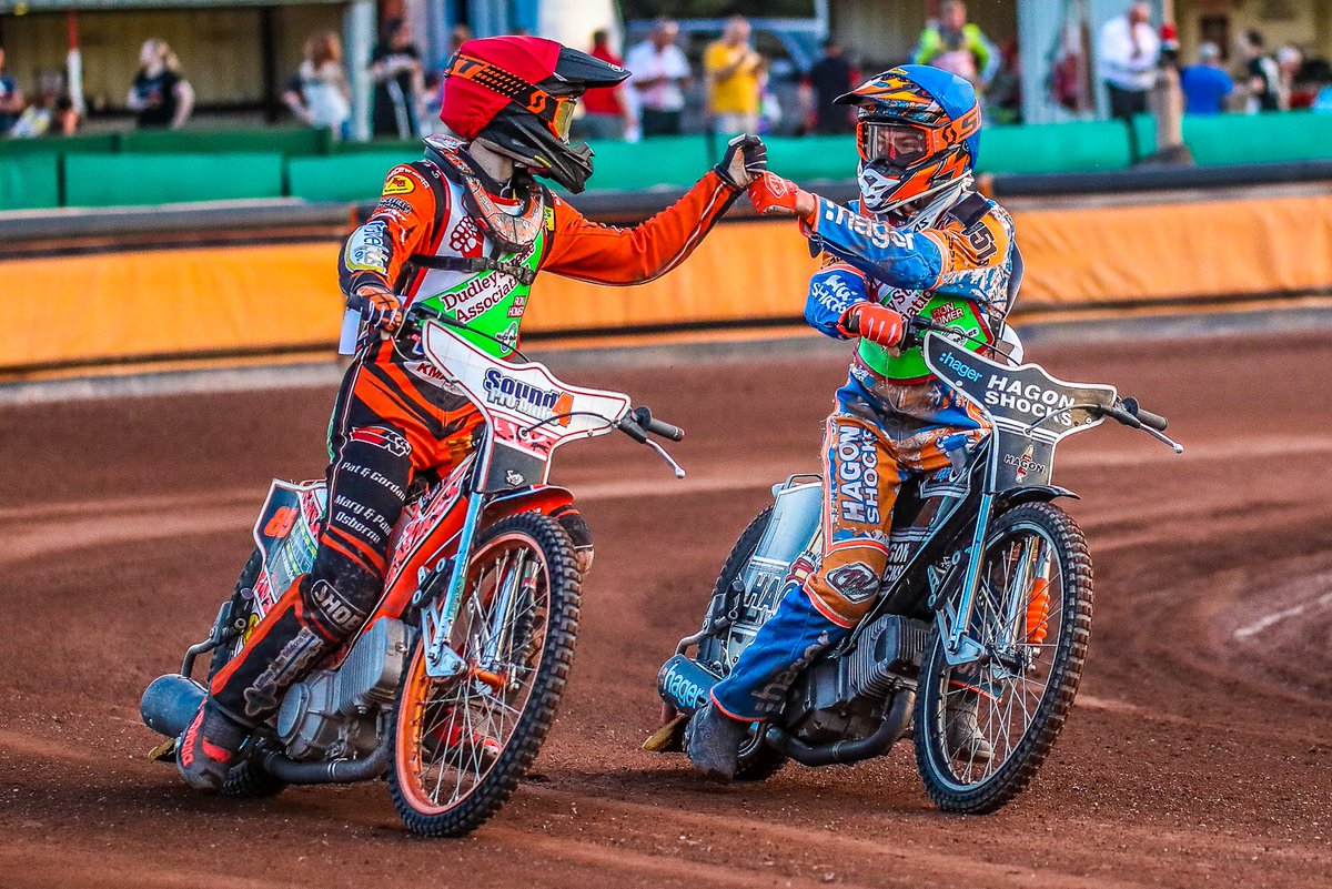 HeathensSpeed's tweet photo. 👊 TEAMWORK!
Top work guys...
See you in a fortnight v Coventry 👌
📷 @stevefeeney https://t.co/iga31Jvm0Y