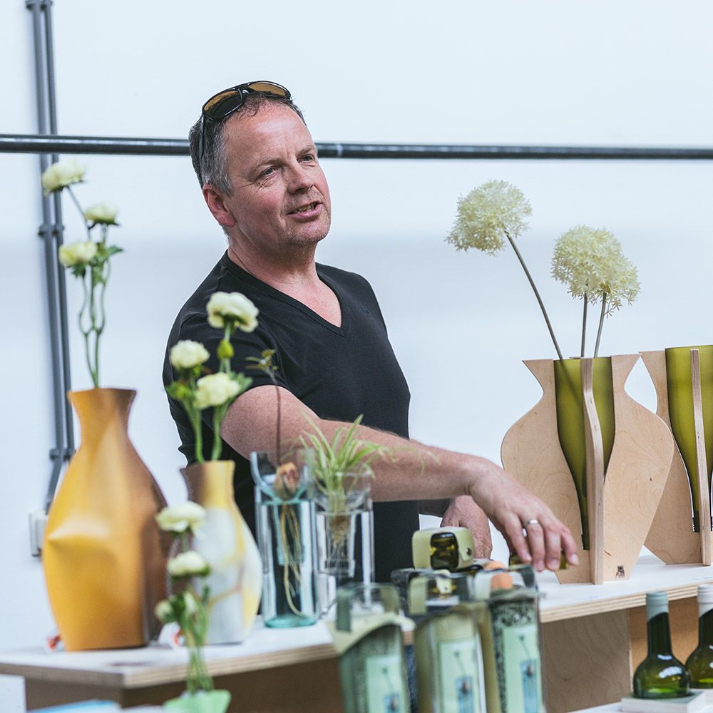 Vazen van hergebruikte materialen van <a href="/toepas/">Arthur Ford</a>.
foto: <a href="/rudest84/">Ruud Vonk</a> 
#ontwerpsalon #inkoopbeurs #tradeshow #collectie #vechtclubxl #studio #atelier #ontwerper #dutchdesign #design #designer #creative #creativehub #utrecht #030 #shop #gifts #recylcle #ecodesign