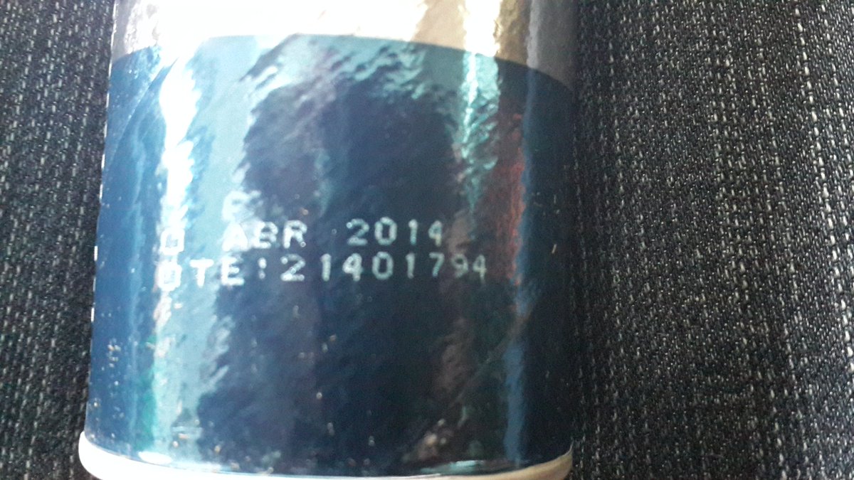SARUMAN1's tweet photo. Voy a publicar algo y asumo las consecuencias, hoy estaba en un local y despacharon grasa de VENOCO, pues vean la fecha de envasado y en ese momento costaba Bs 2000.00 entonces me dirán si hay o no hay saboteo interno, guerra y conspiración, productos acaparados con fecha 2014 https://t.co/AUydw2SKKg