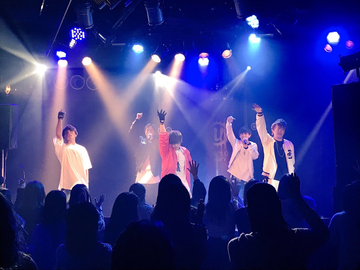 5Doors_Official's tweet photo. 【５Doorsライブ情報】
5/8@渋谷CAMELOT B3
予約3500円＋D 当日4500円＋D
出演18:02〜18:17
物販20:05〜21:45

★物販ではハグチェキ等いろんなチェキが撮れます♪
★ご予約はDMで承ります♪
★ブロマイド＆ランダムチェキ絶賛発売中！
★5 LIVE Remaining

#5Doors
#メンズアイドル
#ライブ
#渋谷 https://t.co/cQrk3br2TN